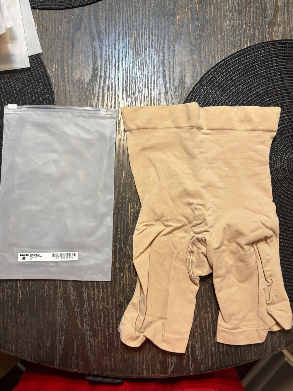 SKIMS seamless sculpt mid thigh short clay small